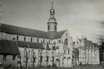 St-Germer-de-Fly — Igreja Abacial e Capela Santa — Edições de Arte 'MAKCO' Levallois-Perret