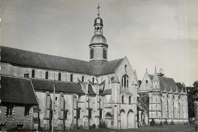 St-Germer-de-Fly — Igreja Abbatial e Capela Santa — Éditions d'Art Levallois-Perret