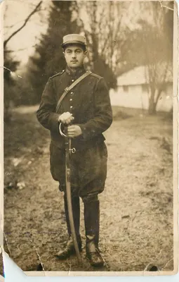 Soldado em uniforme — pose militar — editor Chano & Soullard, n°1