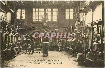 A BÉNÉDICTINE, em Fécamp — Laboratório - Aparelhos de destilação — Edição da Bénédictine, n°8