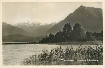 Thunersee, Niesen e Blümlisalp — vista lacustre com montanhas nevadas — Photoglob-Wahrli & Vouga & Co. A.-G. Zürich