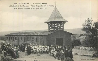 Vailly-sur-Aisne — A nova igreja e a Sociedade de Música "Les Coquelicots" na festa de Jeanne d'Arc em 8 de maio de 1921 — Coleção Dave em Vailly
