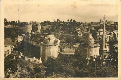 Castelo feudal de St-Sulpice — Fougères — Les Éditions d'Art
