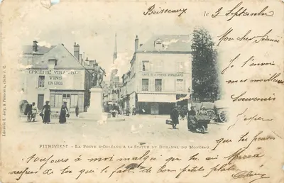 Pithiviers - A Porta de Orléans & a Estátua de Duhamel du Monceau