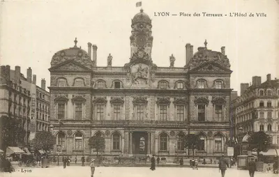 LYON — Place des Terreaux — L'Hôtel de Ville
