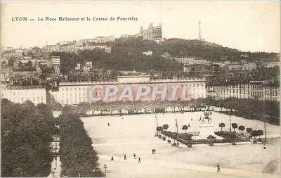 LYON — La Place Bellecour et le Coteau de Fourvière — Éditeur : A. Gouttou
