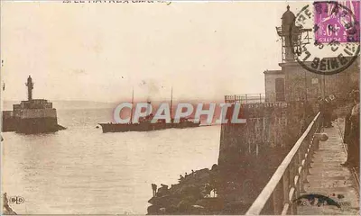 Porto de Biarritz — vista do farol e de um navio — B.P.D. editor