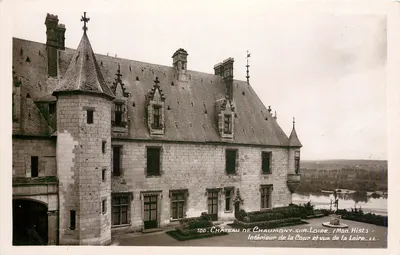 Castelo de Chaumont-sur-Loire — Interior da Cour e vista do rio Loire — Mon. Hist. — n° 100