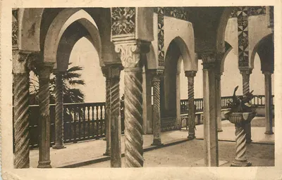 Cour interior de um palácio argelino — Argélia — editor não identificado