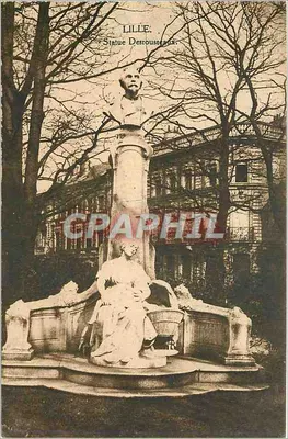 Lille. Estátua de Desrousseaux.