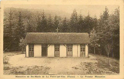 Mosteiro de Ste-Marie de La Pierre-qui-Vire (Yonne) — O Primeiro Mosteiro — Fot. Comibier — Mâcon
