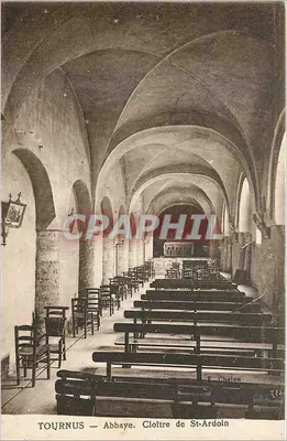 Tournus — Abadia. Claustro de São Ardoin — V. Châles