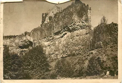 Castelo de Montpezat — Corrente Basáltica — Edição G.-L. Arlaud