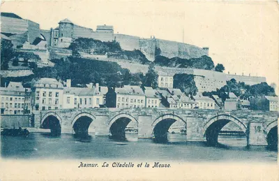 Namur. A Cidadela e a Meuse. — Editor não visível, número de série não legível.