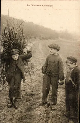 Crianças em um campo — A Vida nos Campos — Fototipia Belnet