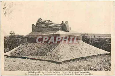 Douaumont — O Soldado da Justiça — Obra do escultor Descatoire