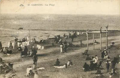 Cabourg - A Praia — vista da praia animada — editor não identificado, n° 13