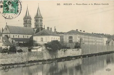 Melun — Igreja de Nossa Senhora e a Casa Central — E.P.D.