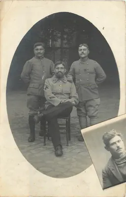 Três soldados — números 312 e 315 visíveis — editor Fotógrafo Kommandantenlager Finden