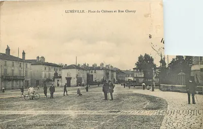 Lunéville - Place do Castelo e Rue Chanzy — editor: Magasins Rémois de Lunéville
