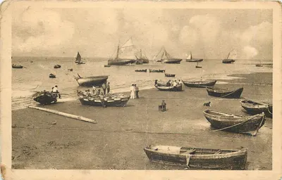 Praia de Biscarrosse — barcos e pescadores — editor desconhecido, número de série não visível