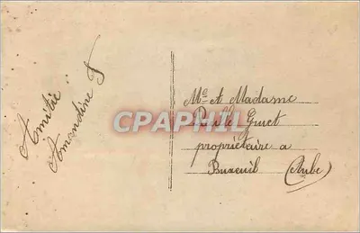 एक युवा महिला जो फूलों से सजे अंडे के टोकरे लेती है — येलांड, संख्या 722 — पीछे