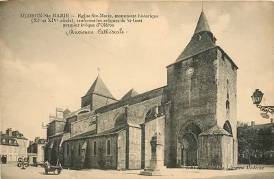 Oloron-Sainte-Marie — Igreja de Santa Maria, monumento histórico (séculos XI e XIV), abriga as relíquias de São Grato (Antiga Catedral)