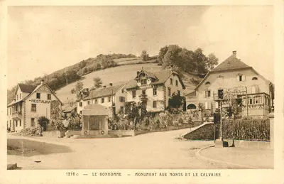 Le Bonhomme — Monumento aos Mortos e o Calvário — editor Louis Senatella, n° 1216 c