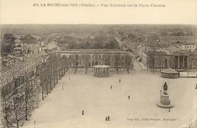 LA ROCHE-sur-YON (Vendée) — Vista Geral sobre a Place d'Armes — Imp.-lib. Jehly-Poupin, Mortagne