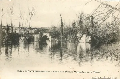 Montreuil-Bellay — Ruínas de uma Ponte da Idade Média no Thouet — Dando-Berry, Loudun N° 337