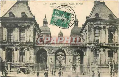 LYON - Façade de l'Hôtel de Ville - Place de la Guillotière - G. B.
