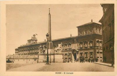 Roma - Il Quirinale — vista da praça com o obelisco e as estátuas equestres