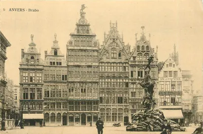 ANVERS - Brabo — Praça do Brabo com a fonte do Brabo e edifícios históricos — editor SAIA