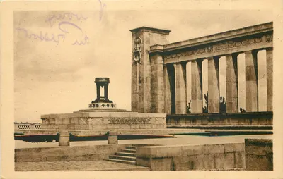 Monumento Americano aos Mortos da Pensilvânia — Vista Lateral — Edição M. Rahr Varennes