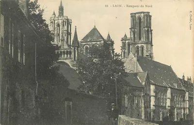 Laon - Muralhas do Norte — vista das torres e igrejas — E. Chidley, Laon