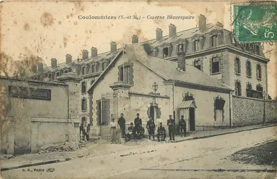 Coulommiers (S.-et-M.) - Caserne Beaurepaire — B. F., Paris