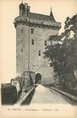 Chinon — O Castelo — A Entrada — LL