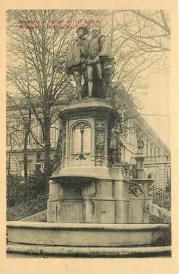 Bruxelas — Praça do Petit Sablon — Estátua dos Condes de Egmont e de Hornes