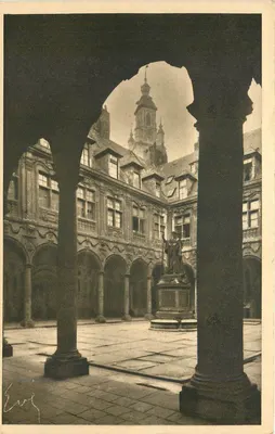 Lille — Interior da Velha Bolsa — Éditions Évé
