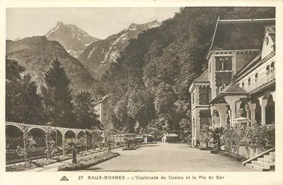 Eaux-Bonnes - A Esplanada do Casino e o Pic de Ger