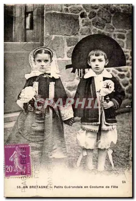 Na Bretanha — Pequenos Quérandais em Traje de Festa — F. Chapeau, Nantes, n°53