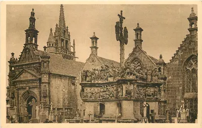 Guimiliau (Finistère) — O calvário (1581-1588) e a igreja (reconstruída no século XVII) — Les Éditions d'Art Marcel