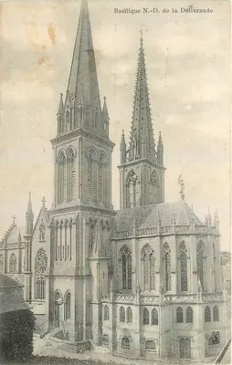 Basílica N.-D. de la Délivrande — vista do edifício — editor não visível