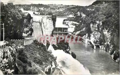 Barragem de GÉNISSIAT (Ain) — Vista geral - Canal de evacuação de cheias e Doucine — Édit. Pierrier Combier