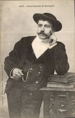 Jovem homem do Huelgoat — retrato — Fot. Fougère, St-Brieuc, n° 1027