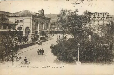 LYON — Estação de Perrache e Hotel Terminus — ER