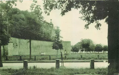 Cercas do Castelo Primitivo de SURGERES — Edições Artísticas Raymond Bergevin, La Rochelle