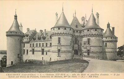 Chaumont (Loir-et-Cher) — Castelo (séculos XV-XVI) : asa do Meio-dia e pavilhão de entrada — ND Phot.