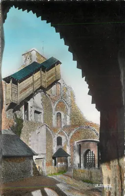 A Cegonha — Castelo de Robert o Diabo em Moulineaux — visão interior da Grande Torre
