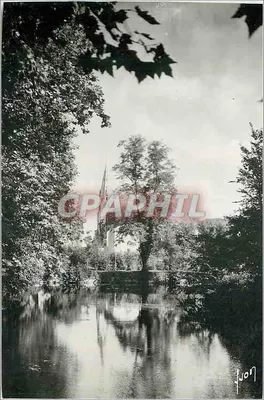 Coulommiers (S.-et-M.) — Um canto pitoresco do parque das Capucinas — As Edições de Arte